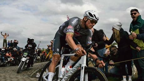 Paris-Roubaix : Van der Poel victorieux de l’enfer du Nord pour la troisième année consécutive