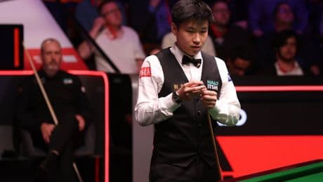 Zhao Xintong takes control of the battle for snooker history in World Championship final