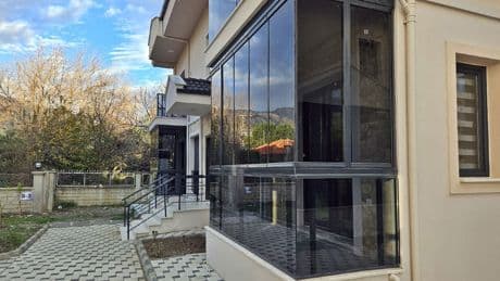 Yargıtay'dan cam balkon kararı: İzinsiz kapatmalar kaçak sayılacak! Apartmanda oturanları ilgilendiriyor