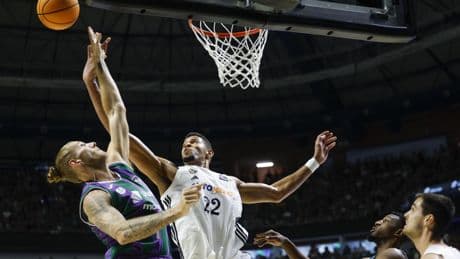 El Real Madrid cede la primera derrota de la serie ante Unicaja que fuerza el cuarto partido en la semifinal de la Liga Endesa