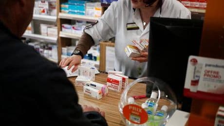 Médicaments : la carte Vitale obligatoire en pharmacie, un risque pour les plus précaires