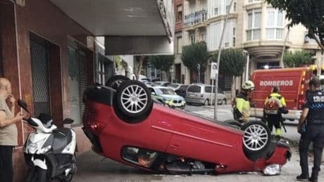 Herido grave en un aparatoso accidente en el centro de Castro