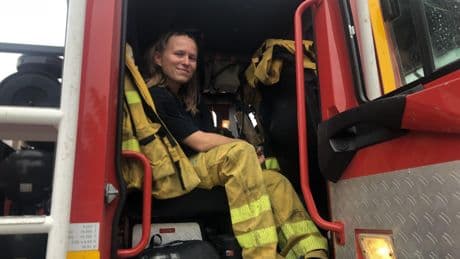 «On dort une demi-heure quand on peut» : le quotidien des pompiers qui luttent contre le mégafeu dans l’Aude