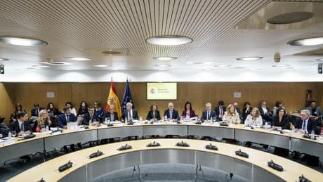 Las subidas de tipos pasan factura a las CCAA: pagarán un 58% más en 2028 por los intereses que genera su deuda
