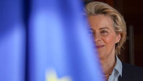 Sms scomparsi sui vaccini, la Corte condanna (e imbarazza) Ursula Von der Leyen