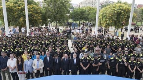 Collboni pide a los nuevos 125 urbanos de Barcelona "empuje" para reducir la actividad delictiva