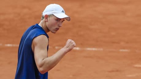 ATP-Turnier in Hamburg: Tennistalent Engel bezwingt ehemaligen Babysitter Struff
