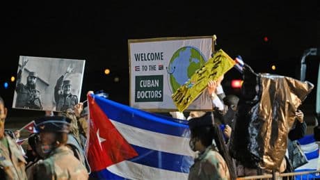 « Travail forcé », « victimes du gouvernement »… Comment les États-Unis cherchent à discréditer les brigades médicales cubaines