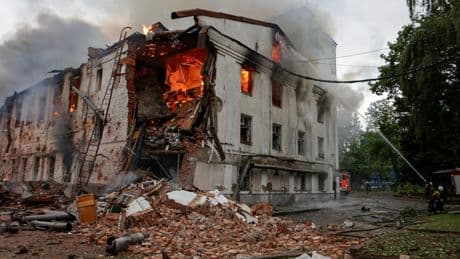 Guerre en Ukraine : de nouvelles frappes russes font cinq morts à Kharkiv et Kherson