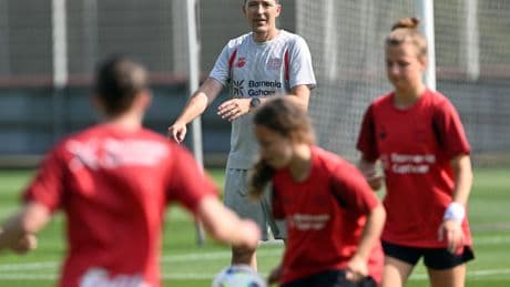 Unter Frauen zu Hause und erfolgreich: Bayer-Coach Pätzold