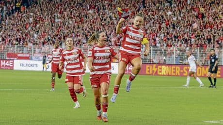 1. FC Union Berlin | Klotzen und großkotzen: Unions Fußballerinnen und ihr Präsident