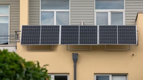 Balkonkraftwerk mit 2000 Watt betreiben: So geht es richtig