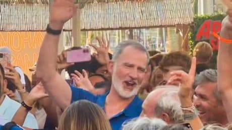 La faceta más divertida del rey Felipe: se puso a cantar y bailar a José Luis Perales como un fan más