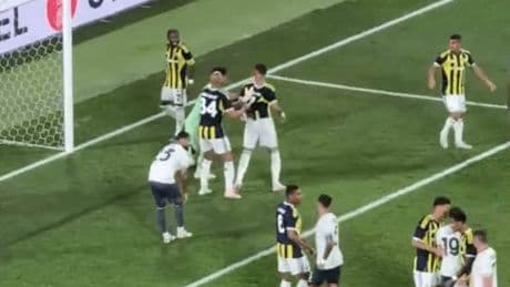 FENERBAHÇE HABERLERİ: Kadıköy'de gergin anlar! En Nesyri ve Fred...