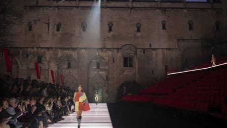 Louis Vuitton Cruise 2026: la moda che reinventa il passato con un twist contemporaneo