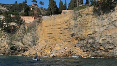 Crollo nel cimitero di Camogli, nessun responsabile. Il pm chiede l’archiviazione: “Non ci fu pericolo per le persone”