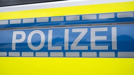 Mit Kindern im Auto: Mann tötet Lebensgefährtin und verursacht tödlichen Autounfall