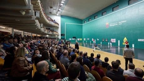 Las empresas de pelota barajan distintos frontones para cubrir el cierre del Labrit hasta enero