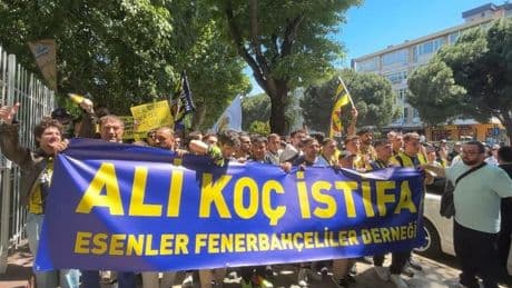 Fenerbahçeli taraftarlardan protesto yürüyüşü: Ali Koç’a istifa çağrısı