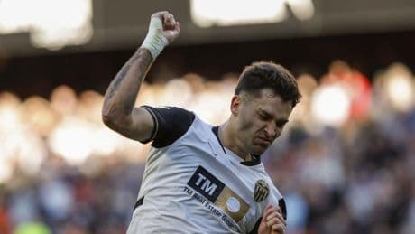 Hugo Duro sigue sin entrenarse con el Valencia