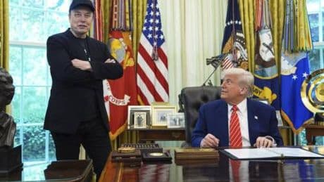 La rabbia di Donald: "Se finanzierà i Dem la pagherà cara". I contratti nel mirino