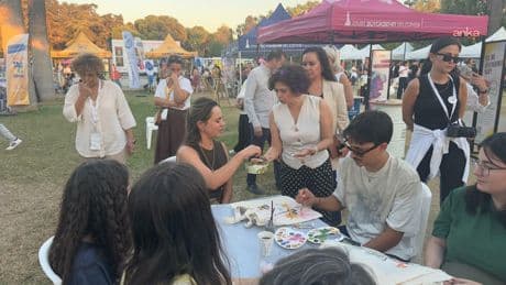 Çocuklar, gençler ve kadınlar İEF'nin tadını çıkarıyor