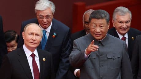 Xi presents his vision of the future - and the company by his side was no accident
