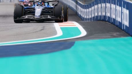 Williams saca los colores a Ferrari, pero Sainz se queja tras las órdenes cruzadas: "Me hicieron sentir estúpido"