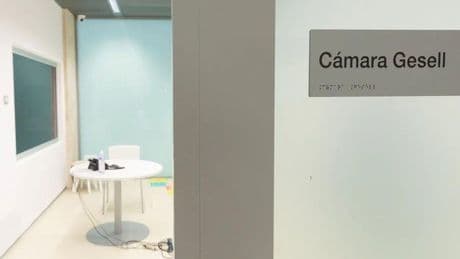 Un niño violado por cinco compañeros en un viaje de su colegio: «Que sufra, quiero ver cómo sufre»