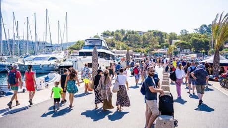 "On attend que l’été passe": ces riverains qui suffoquent face au tourisme de masse