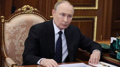 Sommet en Alaska : Vladimir Poutine espère convaincre Donald Trump de «lâcher» l’Ukraine