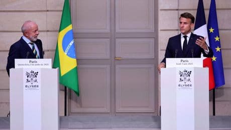 En visite en France, le président brésilien Lula affiche ses divergences avec Macron sur l'Ukraine