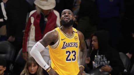 Los Lakers sucumben ante Minnesota y James deja en el aire su futuro