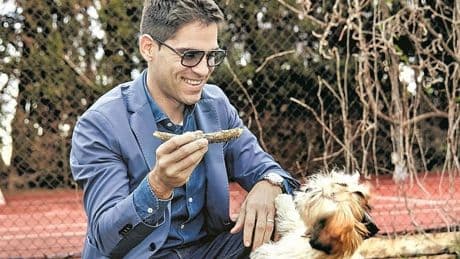 La metamorfosis de Luis: de gastar 9.000 euros al mes en cocaína y alcohol a terapeuta premiado