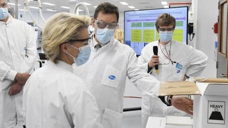 Impfstoffbeschaffung: Von der Leyens Pfizer-Gate