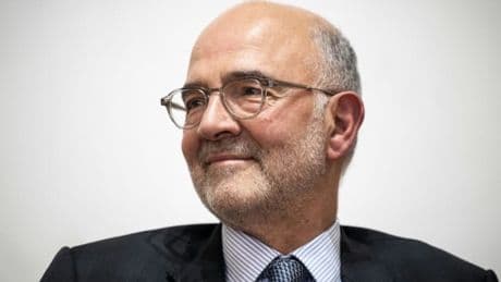 "Pas l'impôt le plus juste": Pierre Moscovici juge que la TVA sociale "frappe les plus modestes"