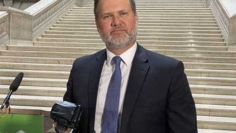 ‘Cracking down’: Manitoba justice minister announces expanded ankle monitoring program