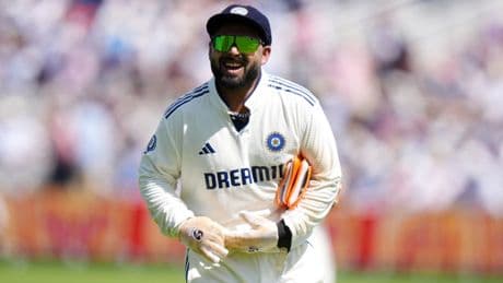 India wicketkeeper Rishabh Pant forced off with injury during opening day of Lord’s Test