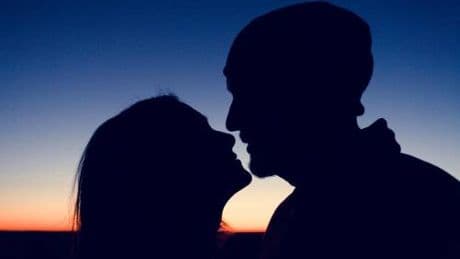 Il glutine passa attraverso un bacio? Studio risponde alle paure dei celiaci