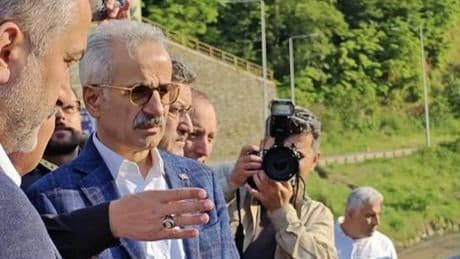 Bakan Uraloğlu, Trabzon'da sel bölgesinde incelemelerde bulundu