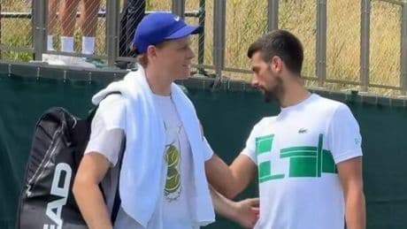 Sinner e l'incontro con Djokovic a Wimbledon: «Peccato, però bravo». Cosa si sono detti