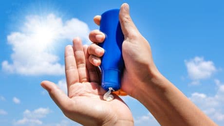 Alte Sonnencreme: Ein potenzielles Krebsrisiko? Was Experten sagen