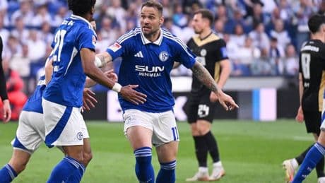 Schlechteste Saison: Schalke-Fans überschütten Team mit Häme