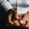 ‘Flirterige’ medewerker gevangenis streelt over dijbeen van asielzoeker, baas ziet het op video en grijpt in