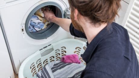 Kosten durch Zwei: Mit diesem Waschtrick sparen Sie bares Geld
