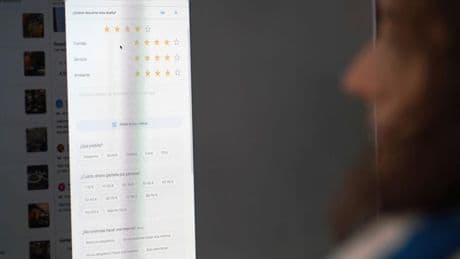 Consumo propone prohibir las reseñas falsas en internet que perjudican a turismo y hostelería