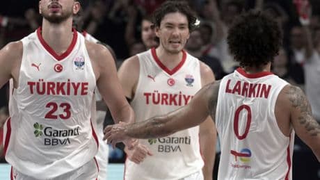 12 Dev Adam, yarı final için parkede!