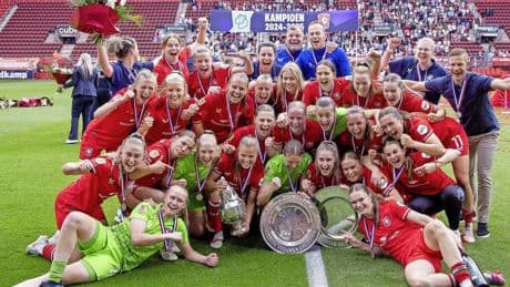 FC Twente Vrouwen na boeiende ontknoping landskampioen; Jaimy Ravensbergen heldin met hattrick