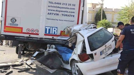 Manisa’da TIR ile otomobil çarpıştı: İki kardeş öldü, bir kişi yaralı