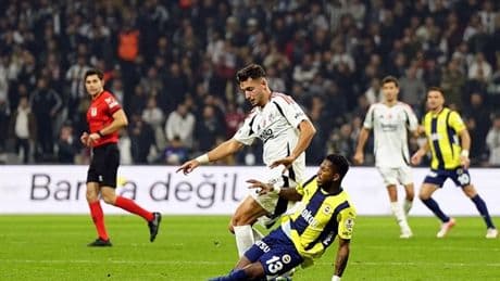 Fenerbahçe ve Beşiktaş derbi için stada ulaştı